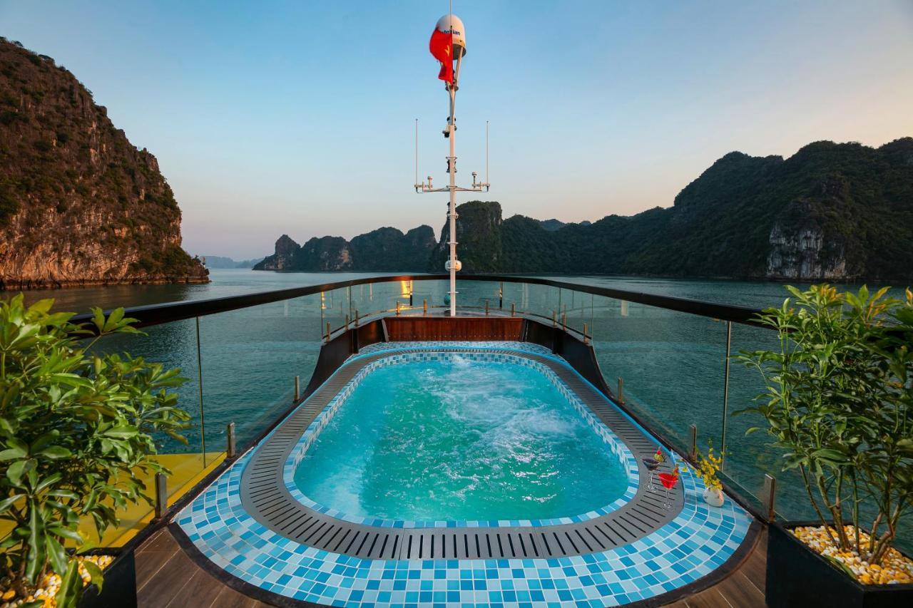 Hotel Nostalgia Halong Cruise Ha Long Esterno foto